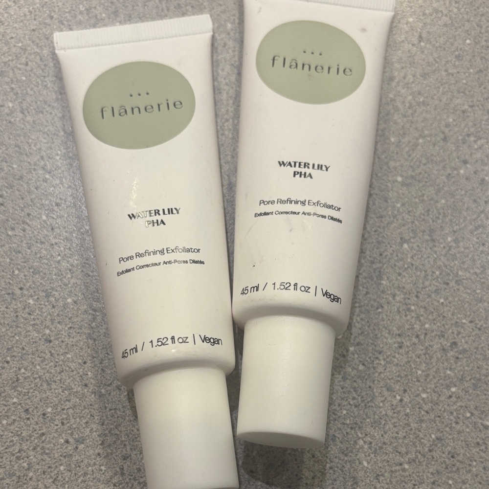Water Lily PHA Pore Refining Exfoliator -flânerie